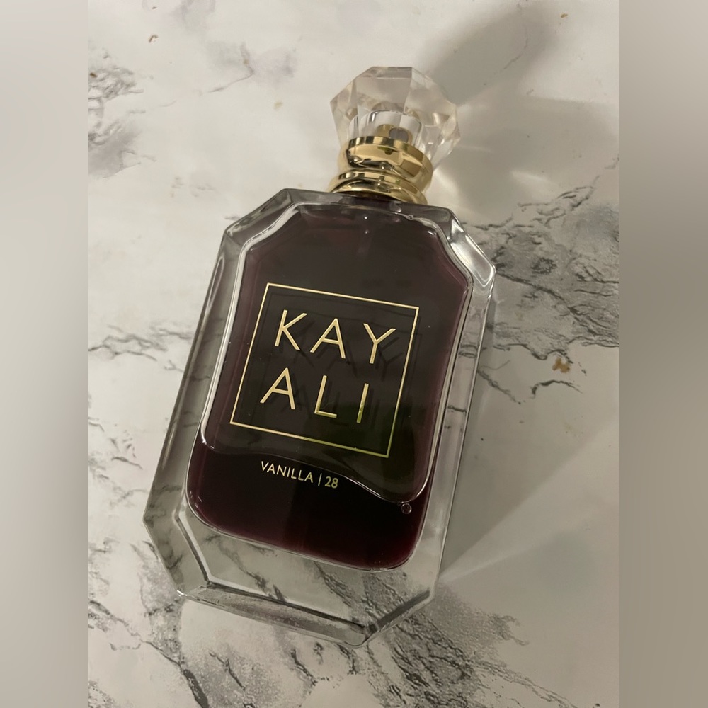 KayAli Vanilla Perfume / Hudabeauty / Mona kattan
